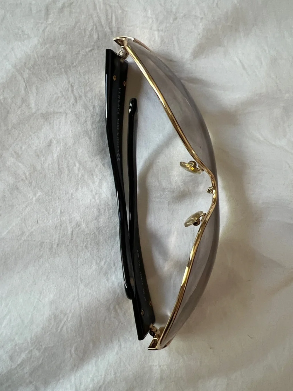 Black and gold - Versace Sunglasses with Case - Picture 9 of 9